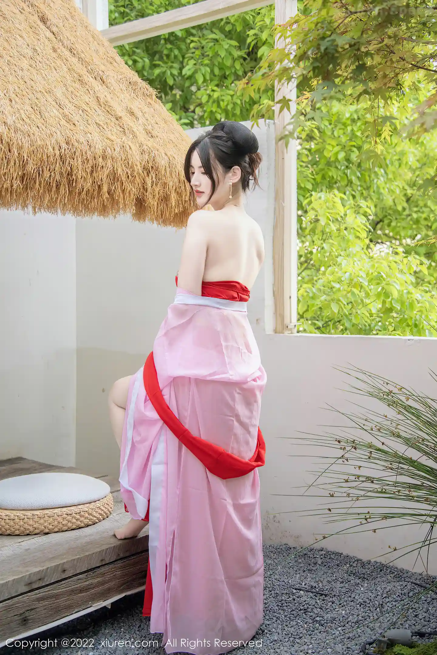 图片[4]-[XiuRen秀人网] VOL.5141 模特诗诗kiki性感古装服饰配无内肉丝半脱秀惹火身材诱惑写真80P-秀人网官方网站